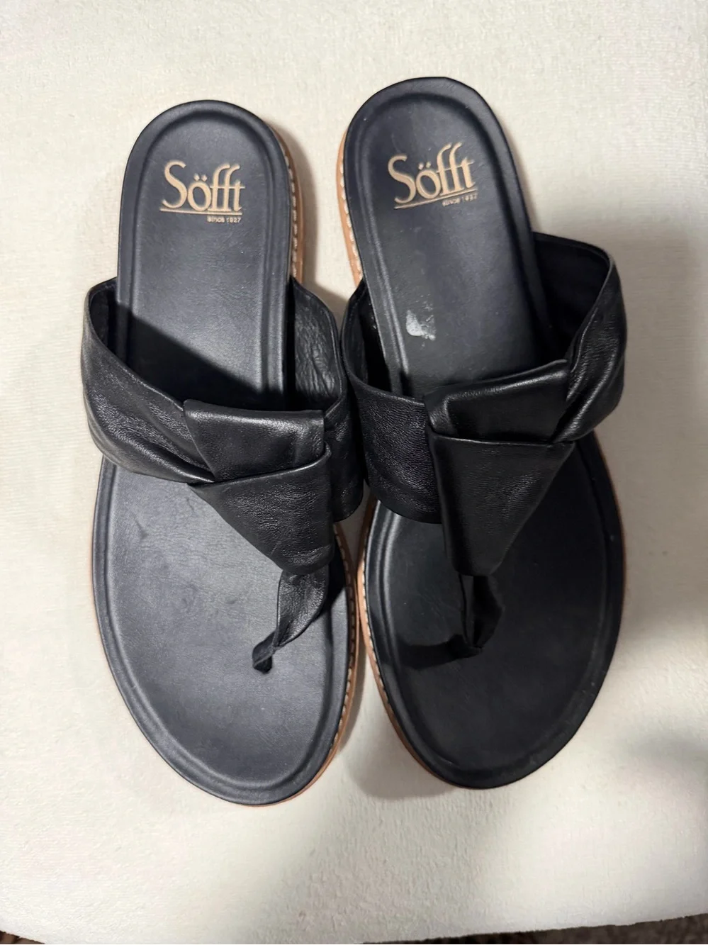 Söfft Black Knotted Toe-Thong Sandals